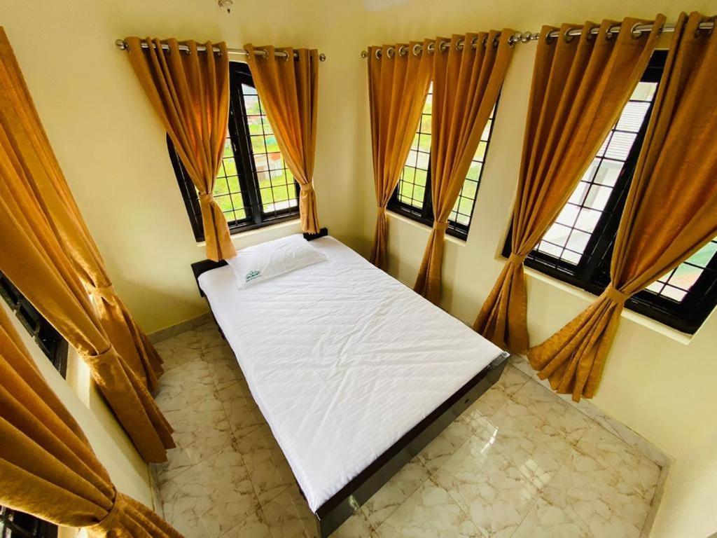 Bob Lesiure Hotel Ooty Buitenkant foto